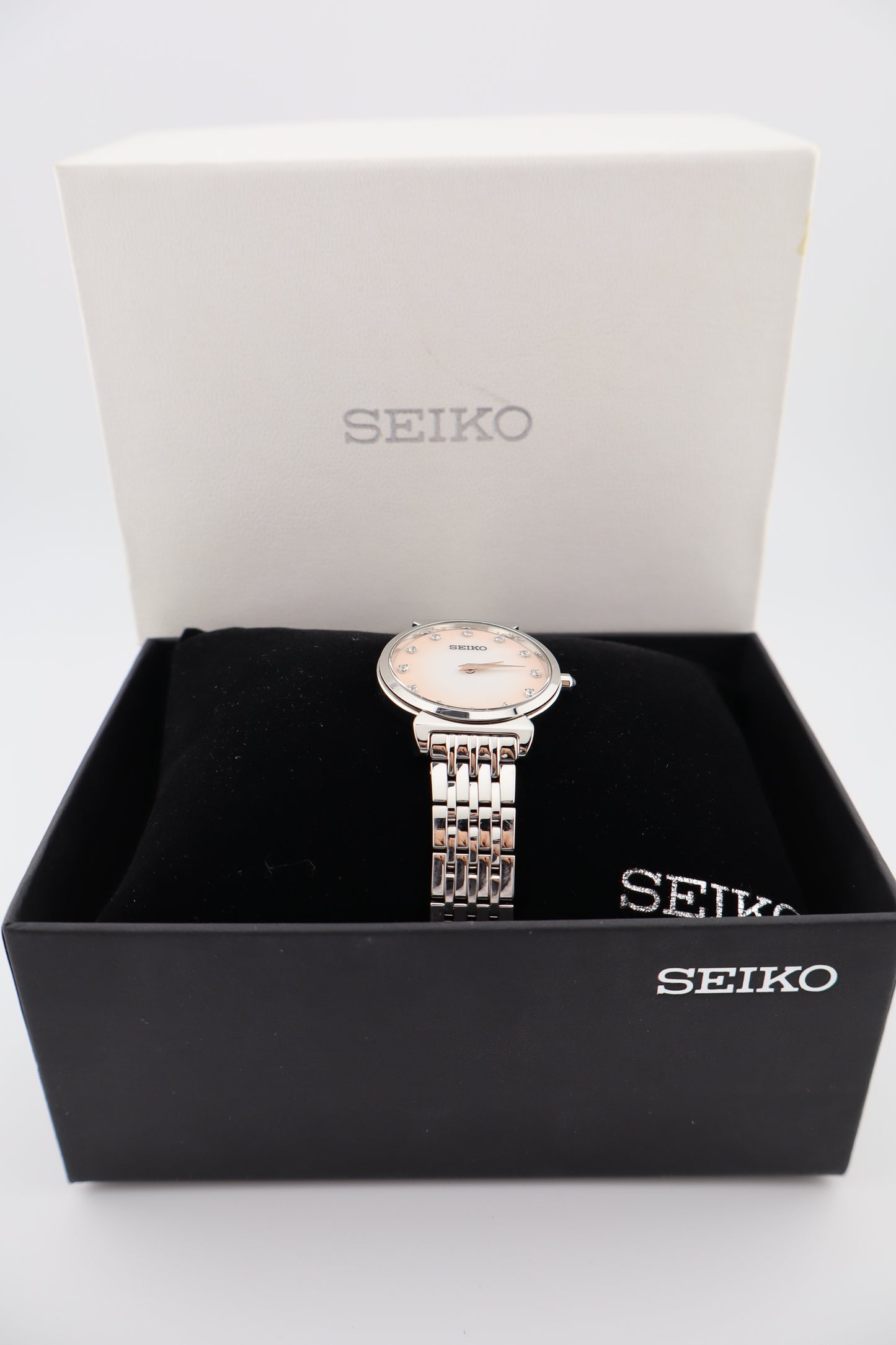 Seiko Diamond Mother of Pearl 7N00-0BM0 Women's Watch