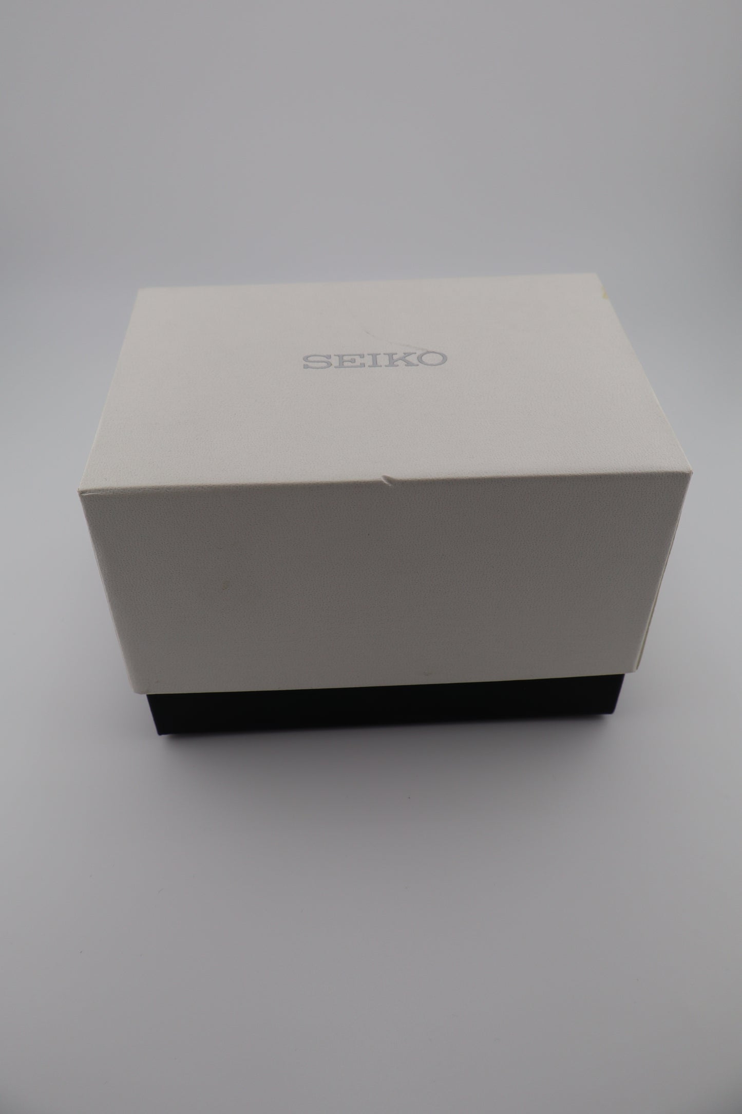 Seiko Diamond Mother of Pearl 7N00-0BM0 Women's Watch