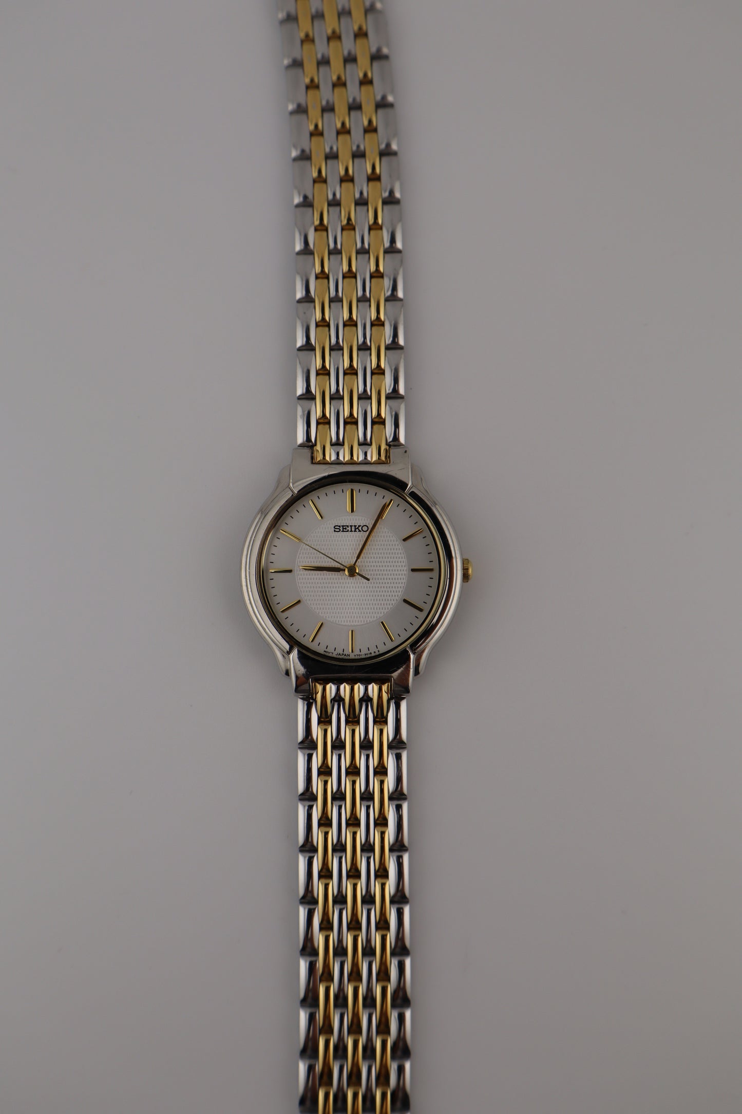 Vintage Seiko Women's 32mm Stainless Steel Two-Tone Quartz Watch V701-2V70