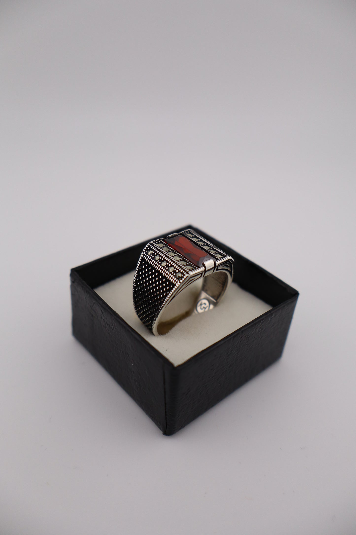 Sterling Silver Men’s Ring with Red Rectangular Stone – Size 12 (925, 8g / 5.3 dwt)