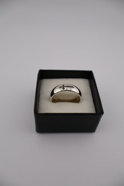 Sterling Silver Men’s Ring with Engraved Cross – Size 10 (925, 6g / 3.8 dwt)