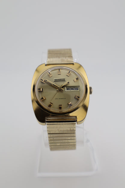 Vintage Benrus 1970's Day-Date 25 Jewel Automatic Men's Watch - Ref. 7135-350, Swiss, Cushion Case